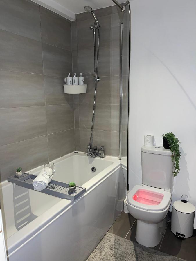 Modern Spacious 1 Bed Flat In Birmingham City Centre With Free Parking, Fast Free Wifi And Netflix Екстер'єр фото